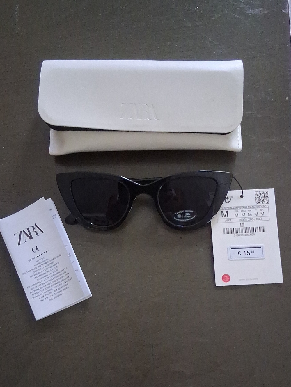 ZARA Black Cat-Eye Sunglasses with White Case